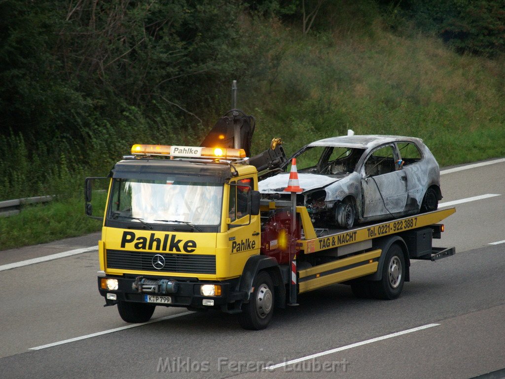 A 4 Rich Aachen Pkw komplett ausgebrannt   P56.JPG